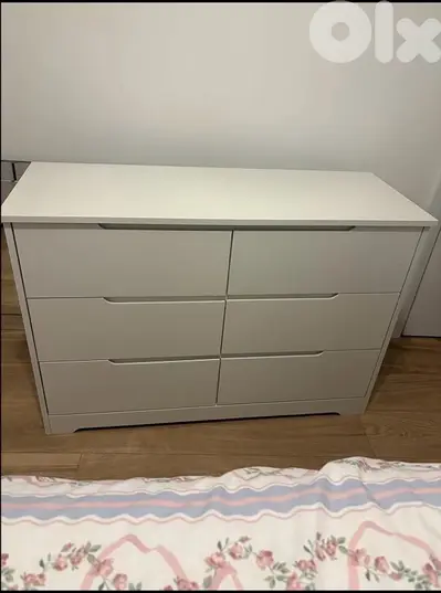 chest of drawers