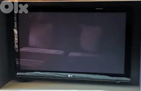للبيع تلفزيون LG 50 Inch بحالة ممتازة تلفزيون إل جي  بشاشة كبيرة