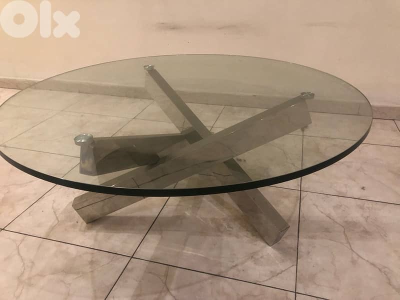chrome center table in excellent condition. 220$ 0