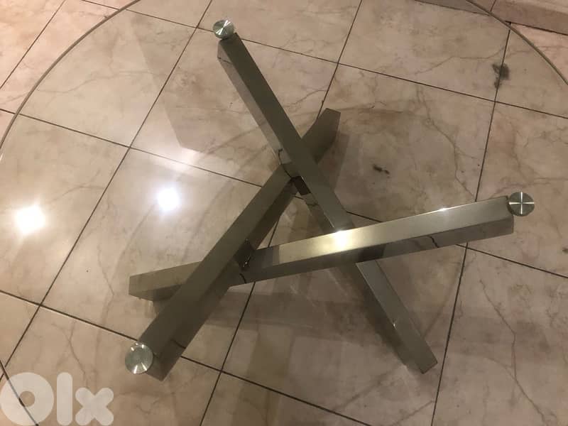chrome center table in excellent condition. 220$ 2