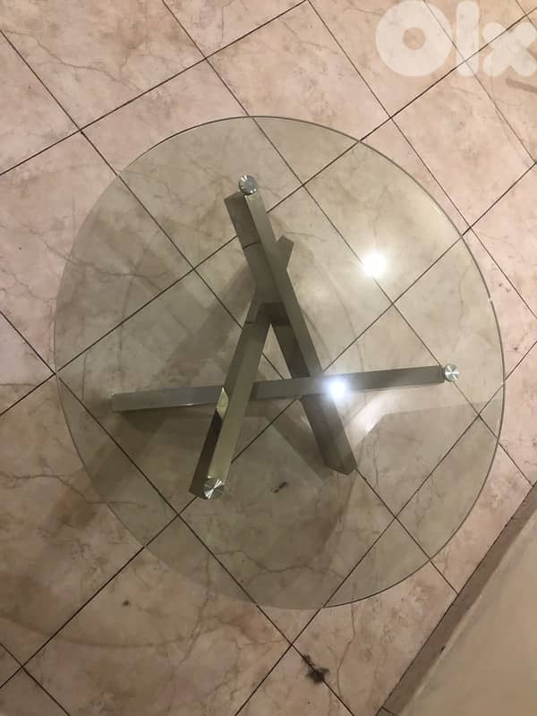 chrome center table in excellent condition. 220$ 1