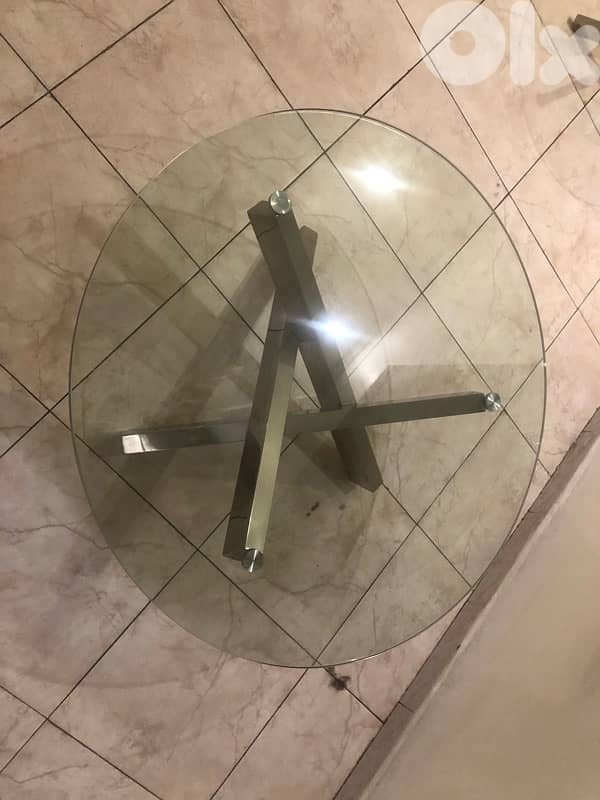 chrome center table in excellent condition. 220$ 4