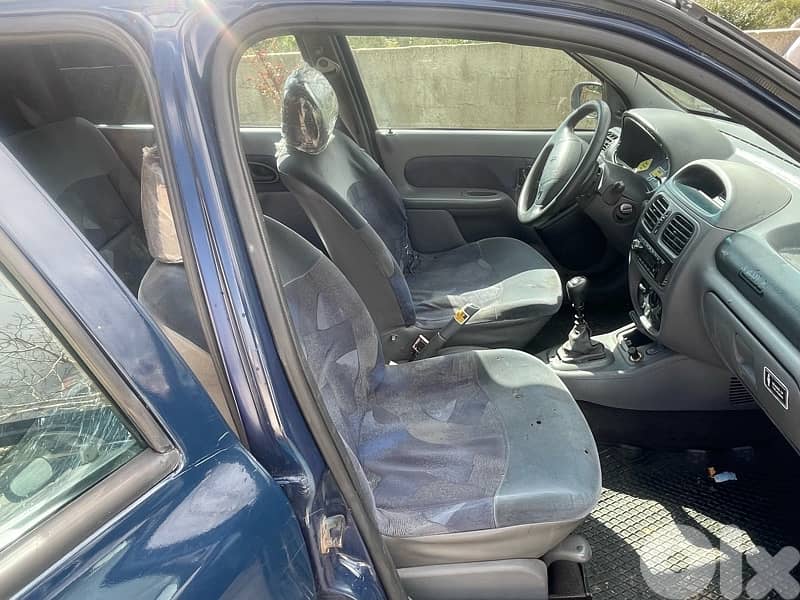 Renault Clio 2000 0