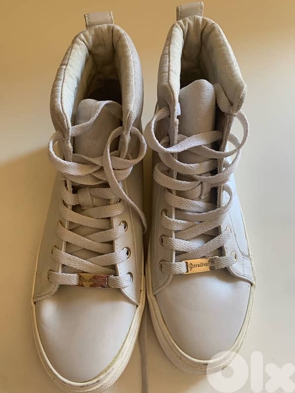 Stradivarius white boots 0
