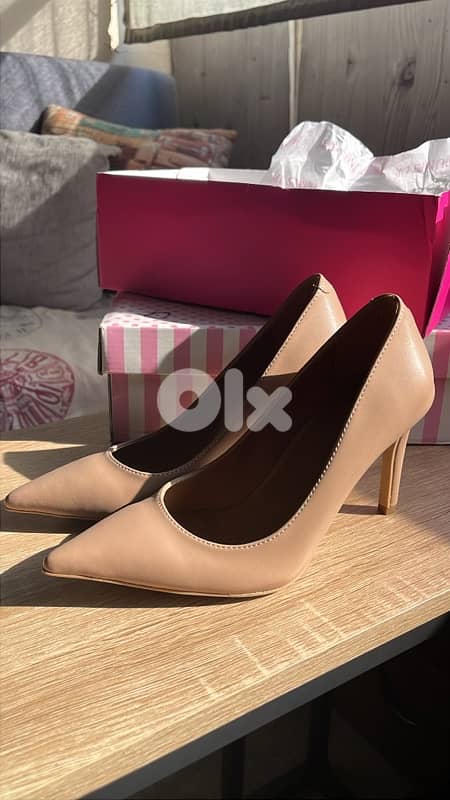 nude color pump heal in box 0