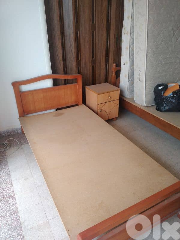 used beds    تخت مستعمل 1