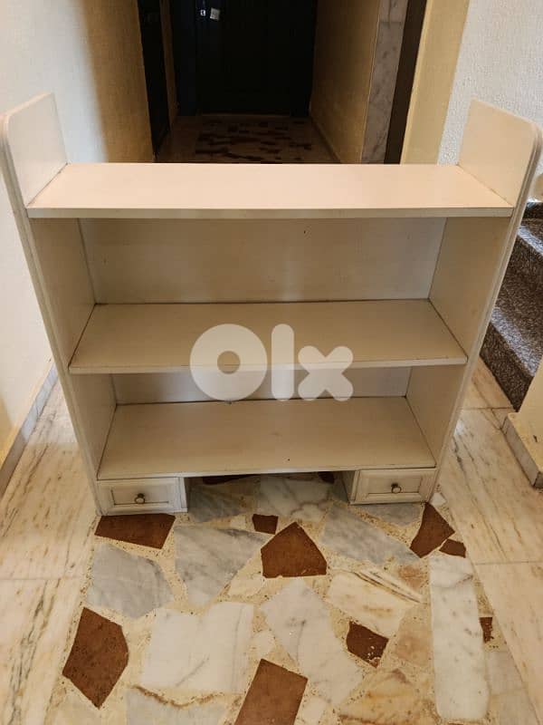 مكتبة بيضاء 0
