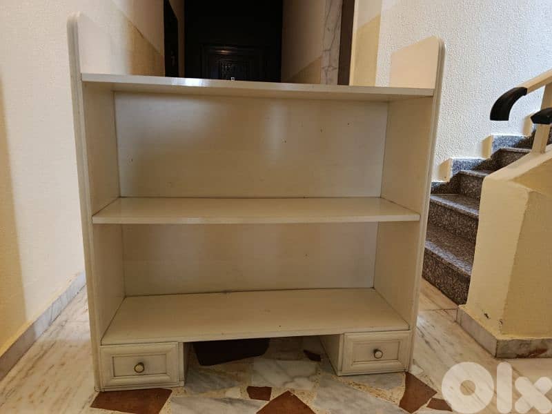 مكتبة بيضاء 1
