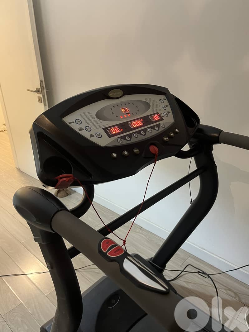 Top Ten Treadmill – Premium Brand with New LVG TV 1500 VA Power System 0