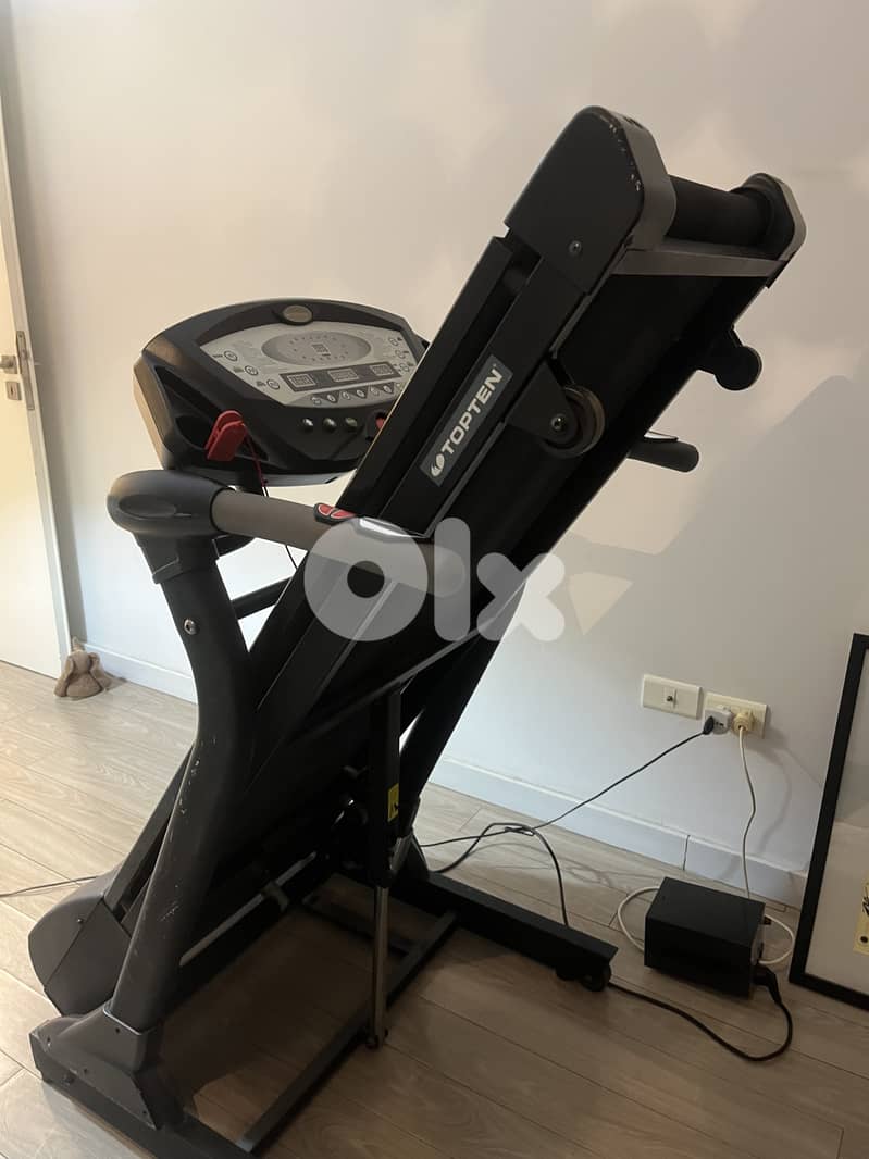 Top Ten Treadmill – Premium Brand with New LVG TV 1500 VA Power System 2