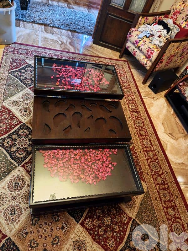 طاولة خشبية 1
