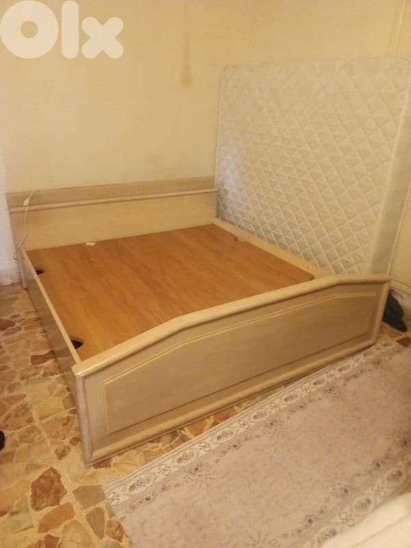 تخت مع فرشة 0