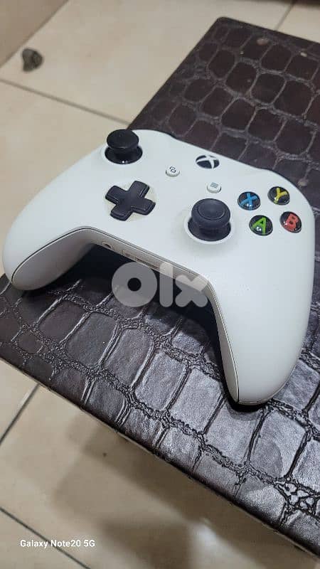 Xbox One S 4