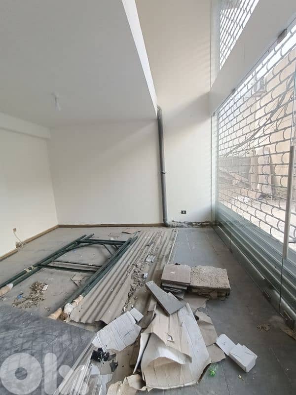 300sqm shop for rent in zalka 0
