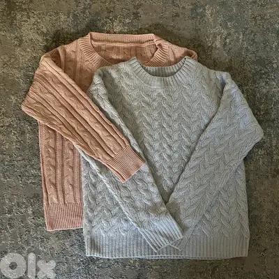 2 sweatshirts