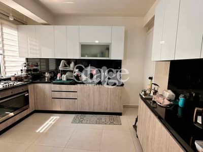 Modern 160 sqm Apartment for Sale in Ras Al Nabaa, New Deluxe Building