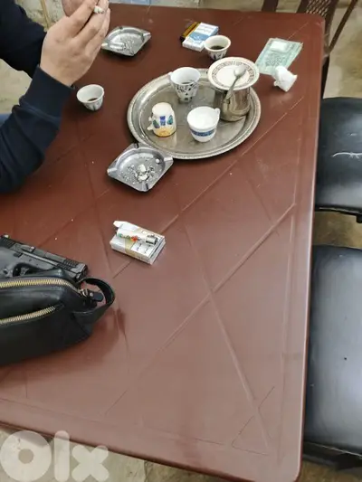 طاولات وكراسي