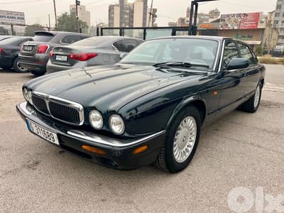 Jaguar XJ8 (Taym Hassan cars of Mawlana)