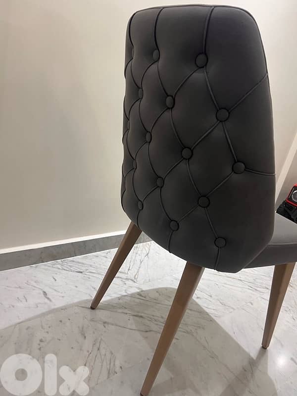 8 Dining Chairs 1