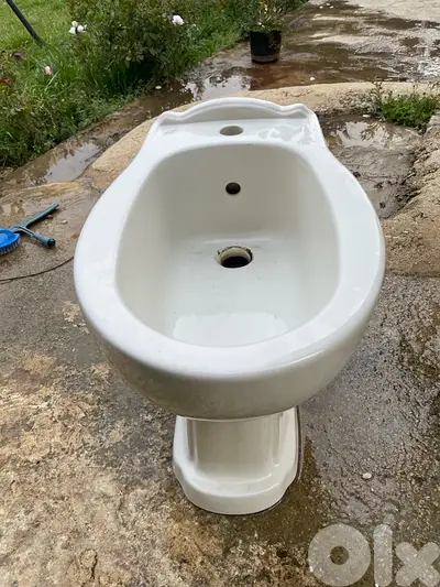 2 White Bidet Sorayers