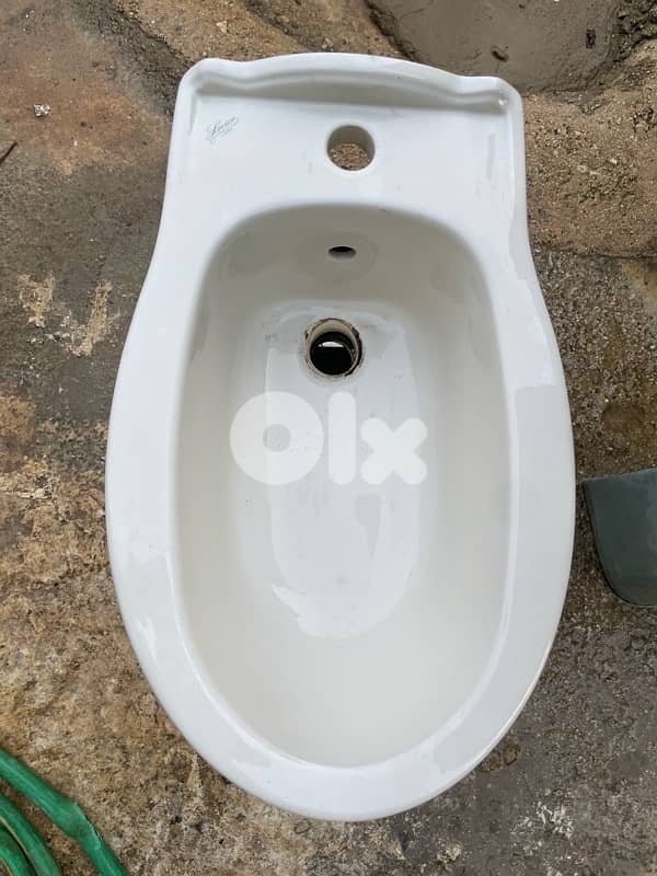 2 White Bidet Sorayers 1