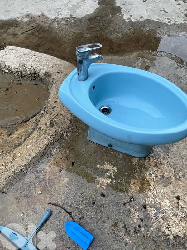 Classic Blue Bidet Splasher 3