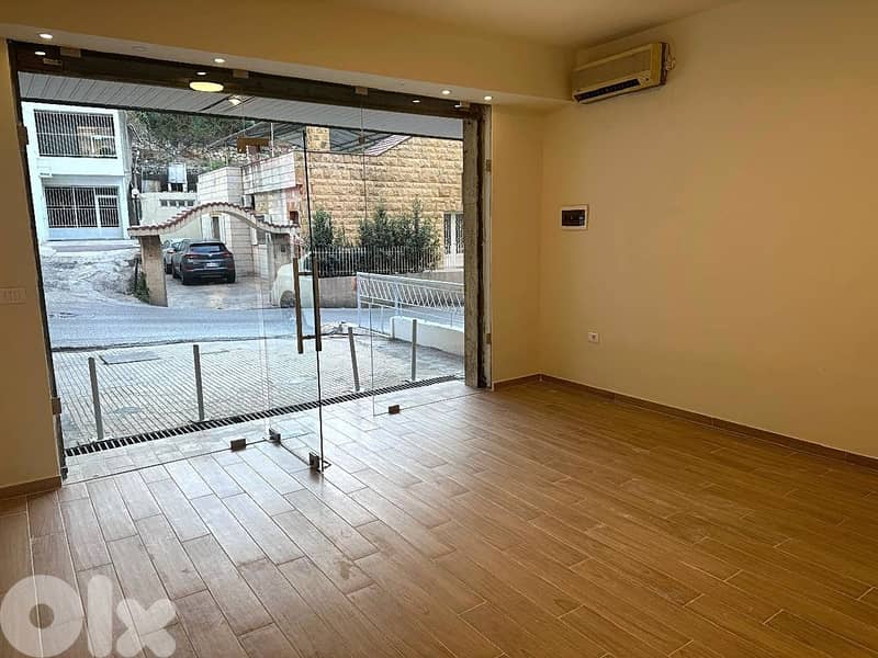 RWK129RH - Shop for rent in adonis in a prime location 0