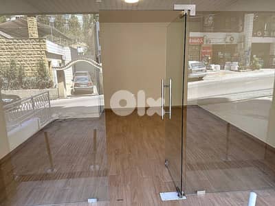 RWK129RH - Shop for rent in adonis in a prime location