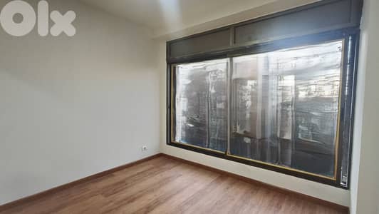RWK135MF - Office for rent in Adonis in a prime location