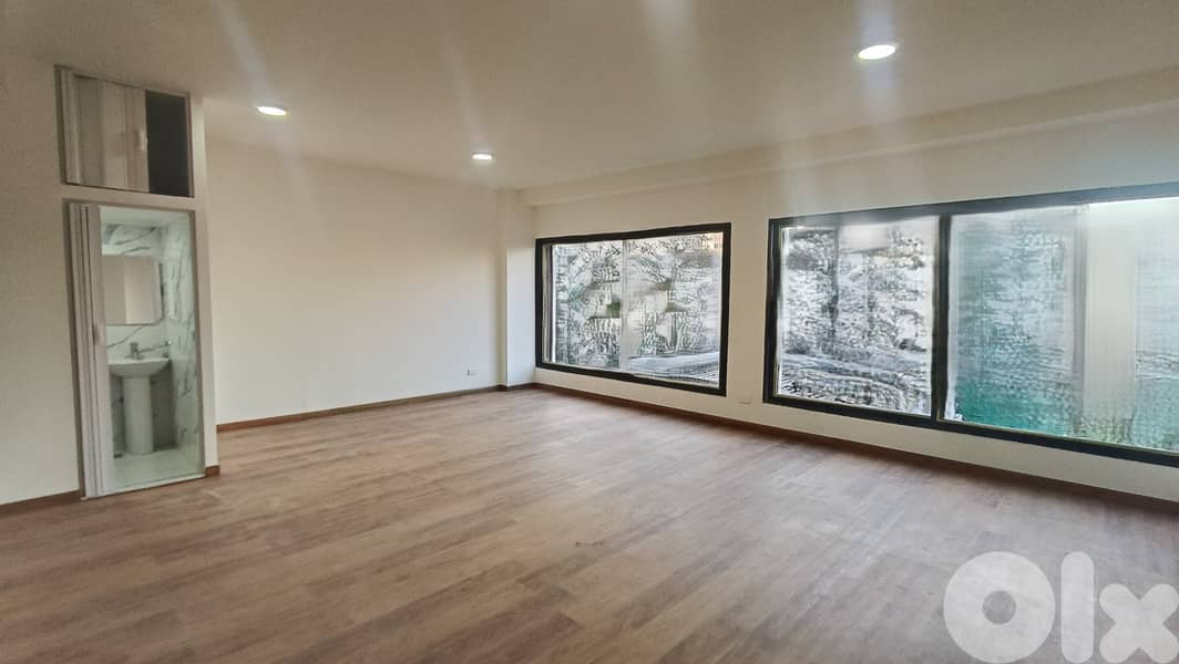 RWK136MF - Office for rent in Adonis in a prime location 0