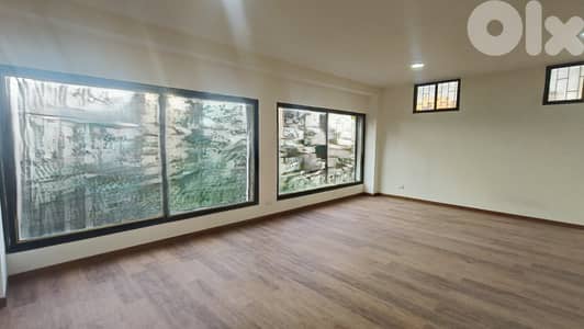 RWK136MF - Office for rent in Adonis in a prime location