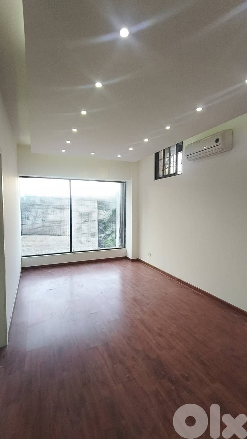 RWK137MF - Office for rent in Adonis in a prime location 0