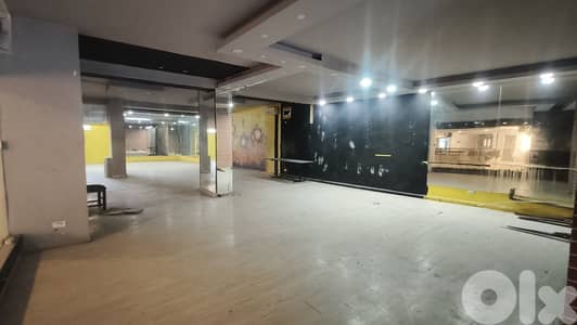 RWK139MF - Shop/Showroom for rent in Adonis in a prime location
