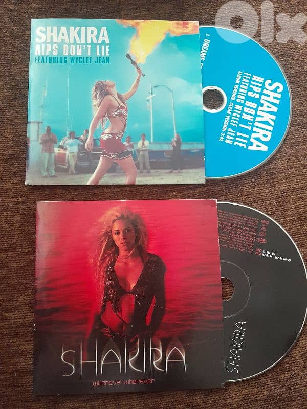 shakira cds . 0