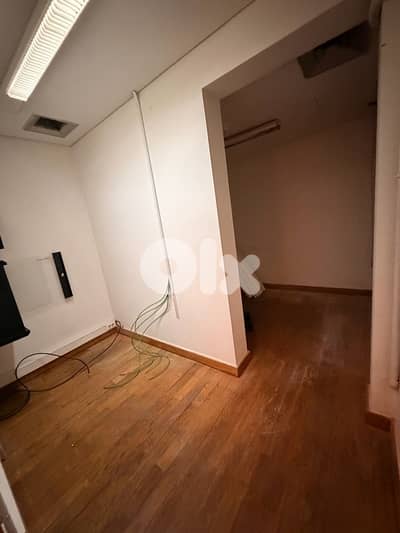 Achrafieh office main road, 360 degree view