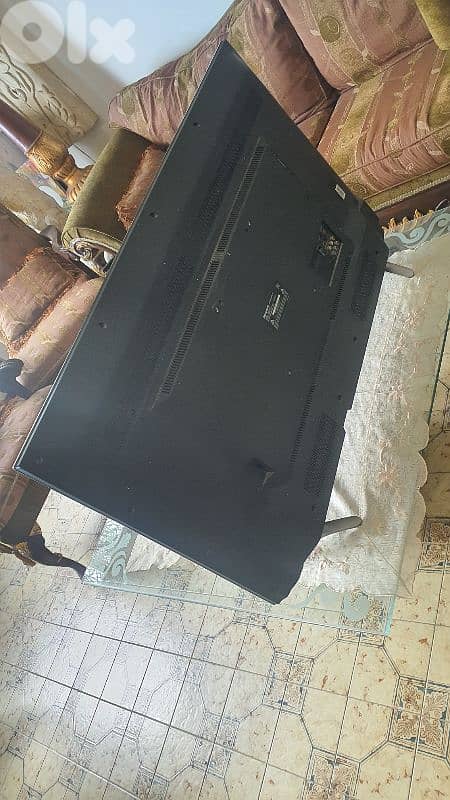43 inch tv 4k used but need to be fixed (black sreen)but the sound ok 1