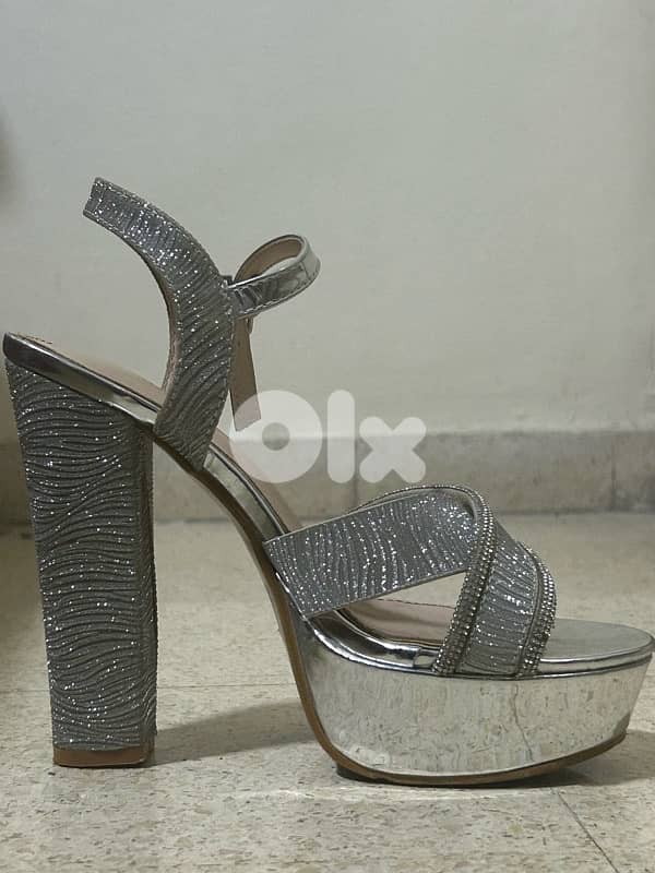 silver heels| كعب فضي 0