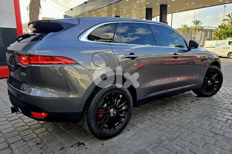 F Pace Prestige v6 clean carfax top of the line
