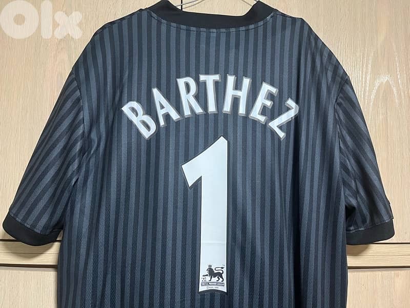 Manchester United goalkeeper Barthez adidas kit 2