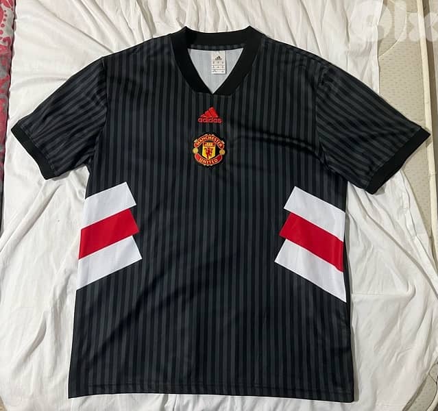 Manchester United goalkeeper Barthez adidas kit 5