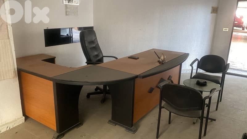 office desk - طاولة مكتب 0