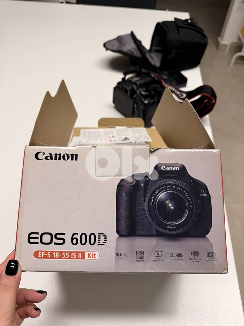 Canon 600D DSLR Kit + Box + 18-55 Lens + 2 Batteries + Bag – Excellent 2