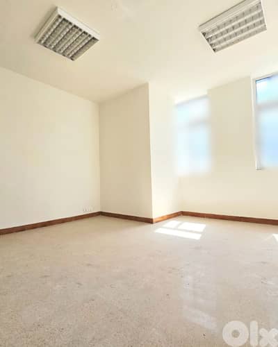 RAO26-4831 Office 135m2 for Rent in Gemmayzeh – Beirut
