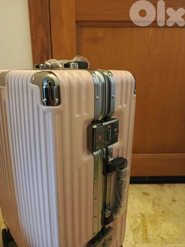 50% OFF Last piece carry on 81539225 1