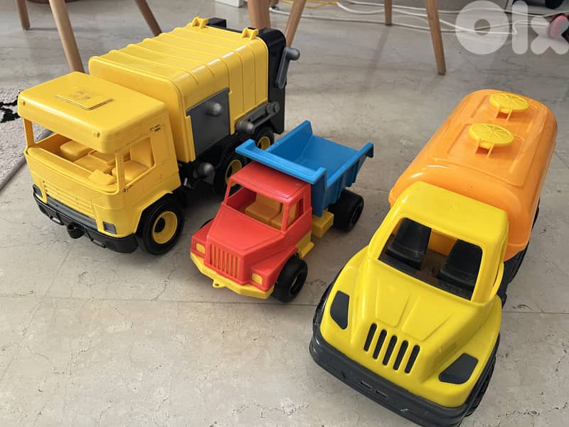 Set of 3 good quality trucks for kids 0