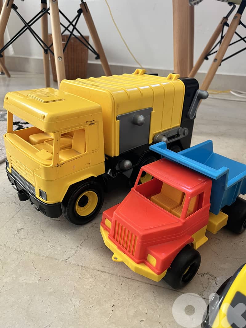 Set of 3 good quality trucks for kids 2