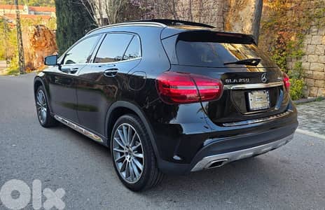 MERCEDES-BENZ GLA 250 2018 4MATIC! AMG PACKAGE!!