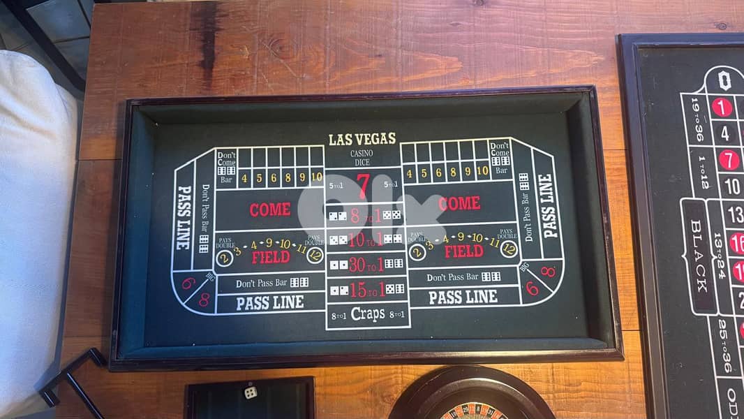 Poker Table 6 players with some casino games 5