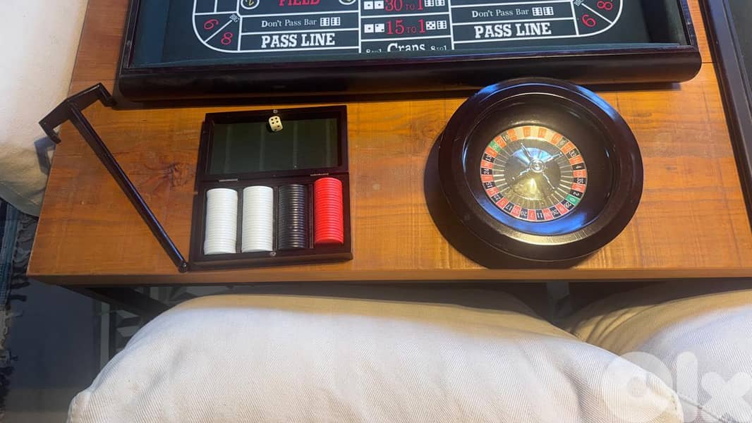 Poker Table 6 players with some casino games 6