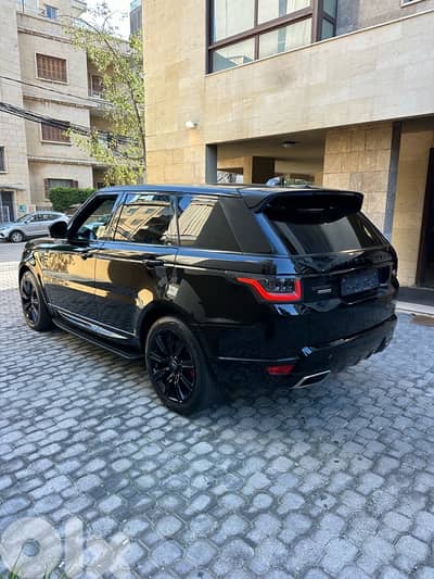 Range Rover Sport V8 Dynamic 2018 black on black (clean carfax)